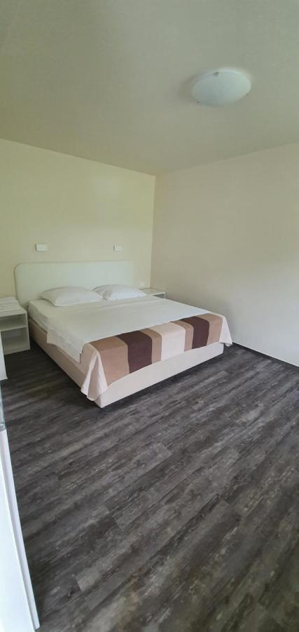 Gostilna S Prenocisci Pri Janezu Hotell Zgornja Loznica Eksteriør bilde
